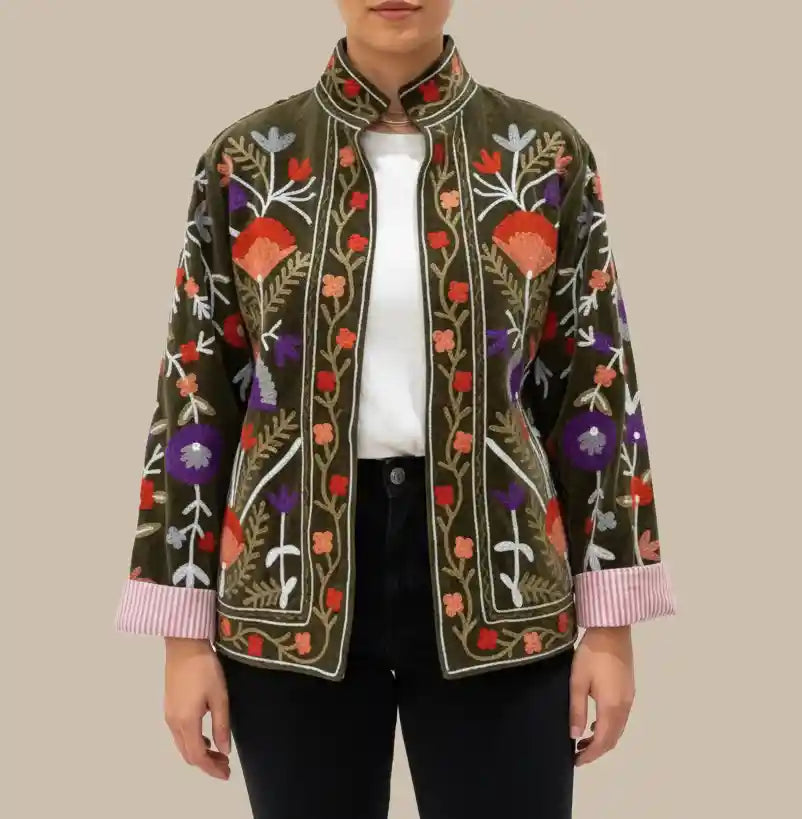 Giacca ricamata in velluto stile Suzani: disegno floreale