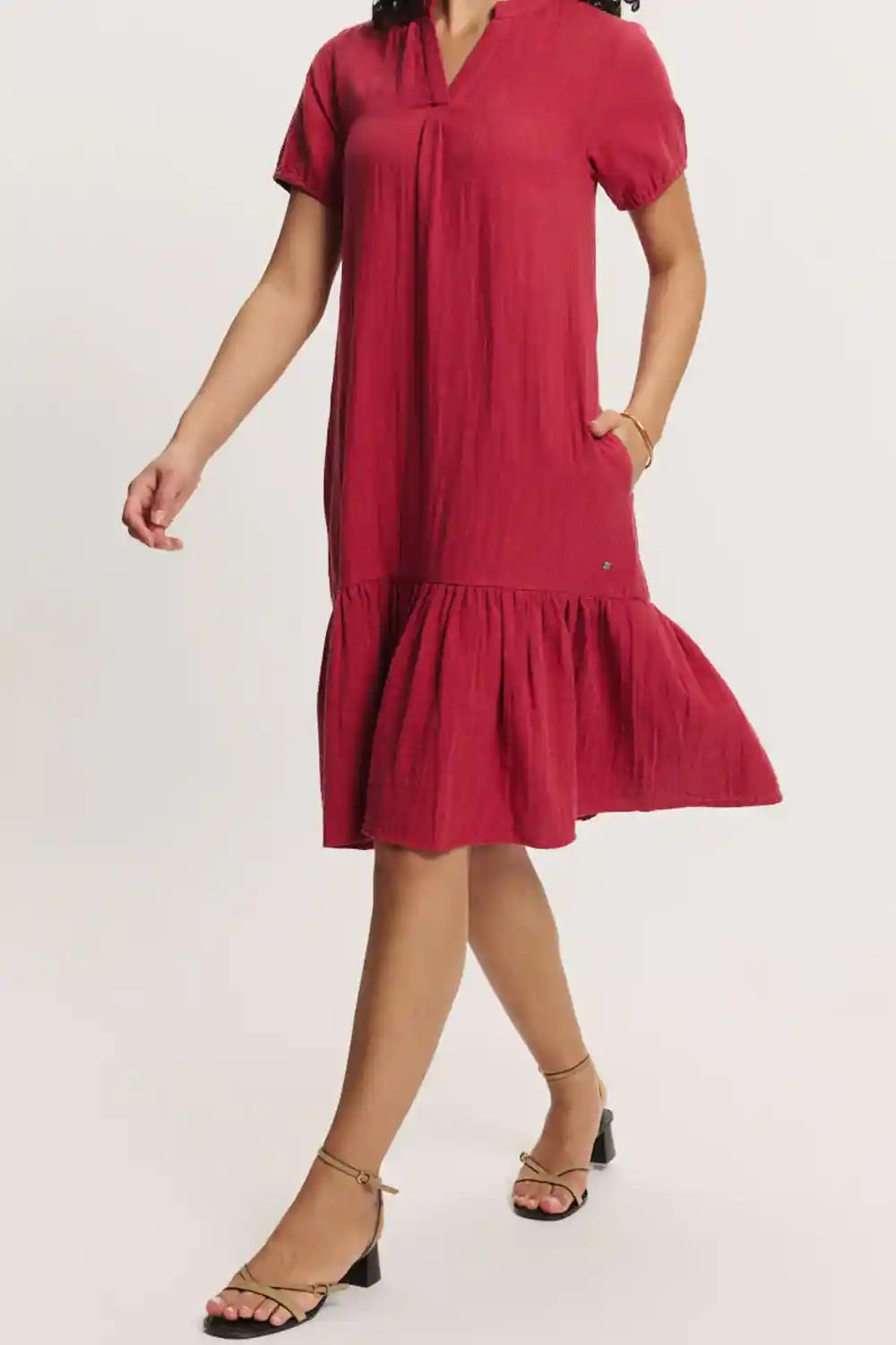 Look abito cotone biologico GOTS rosso granato abbigliamento sostenibile
