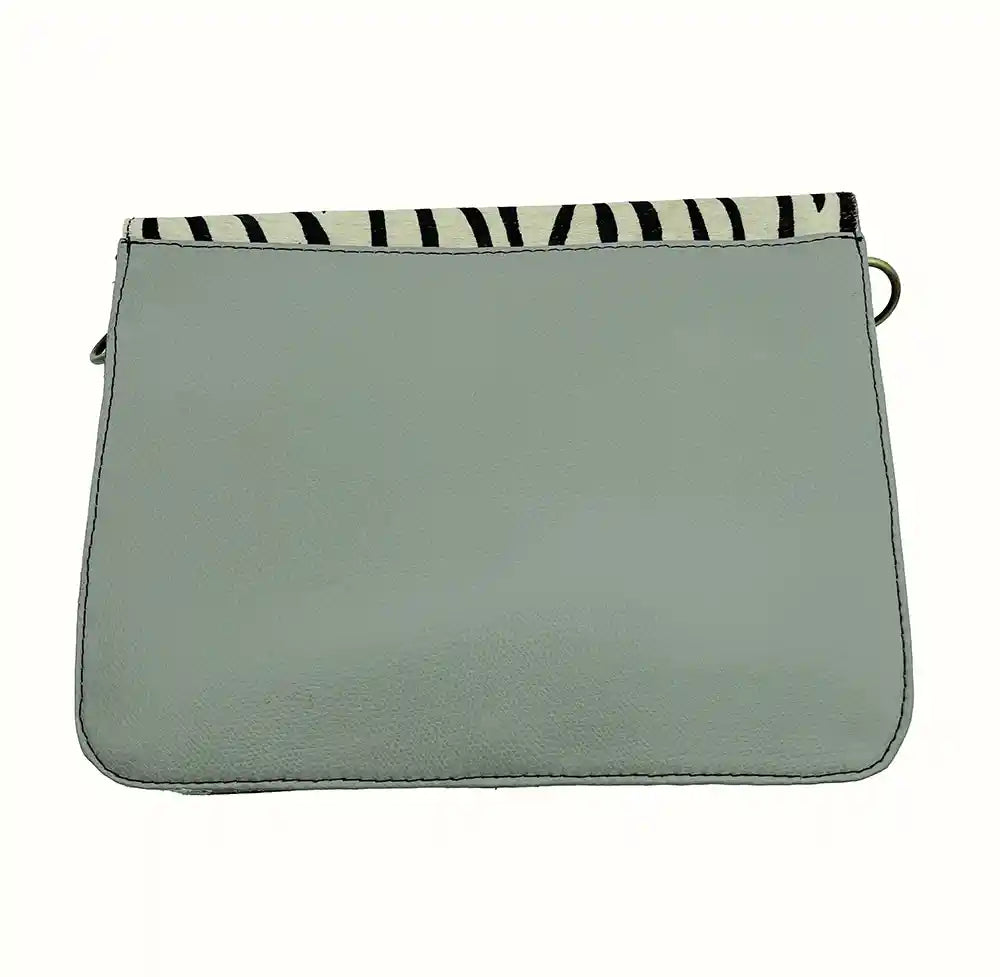 Borsa zebrata Celeste in pelle scamosciata con tracolla regolabile