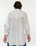 Camicia cotone bianca ricami floreali blu