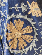 Giacca in Velluto Blu ricamata con disegno floreale