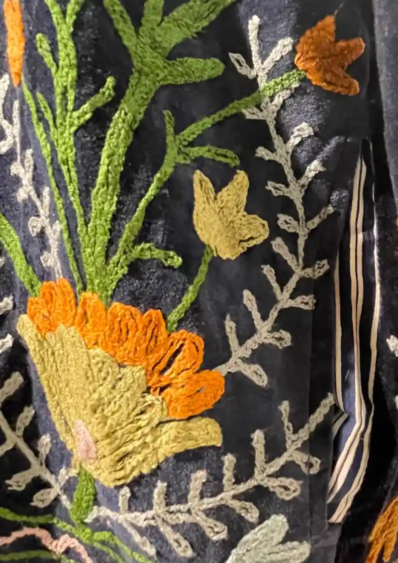 Giacca ricamata in velluto stile Suzani: disegno floreale