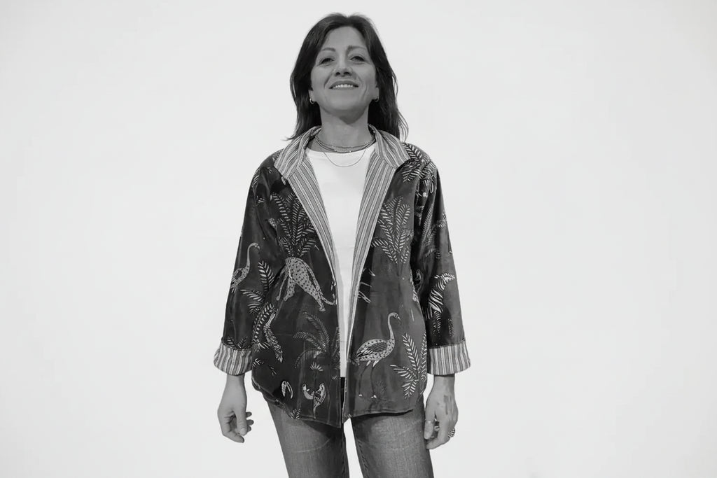 giacca velluto tropicale indossata outfit casual chic