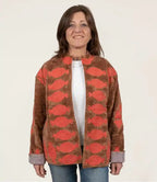 giacca velluto marrone ricamata indossata