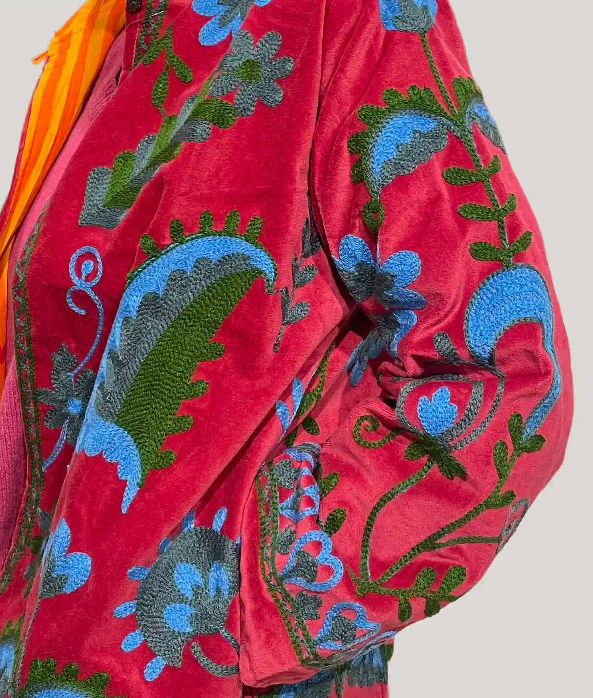 Giacca Donna in Velluto Rosso Corallo con Ricami Floreali