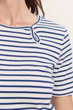 Dettaglio scollo femminile maglia Tencel righe navy donna
