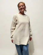 Maxipull cashmere rigenerato panna indossato, fit oversize