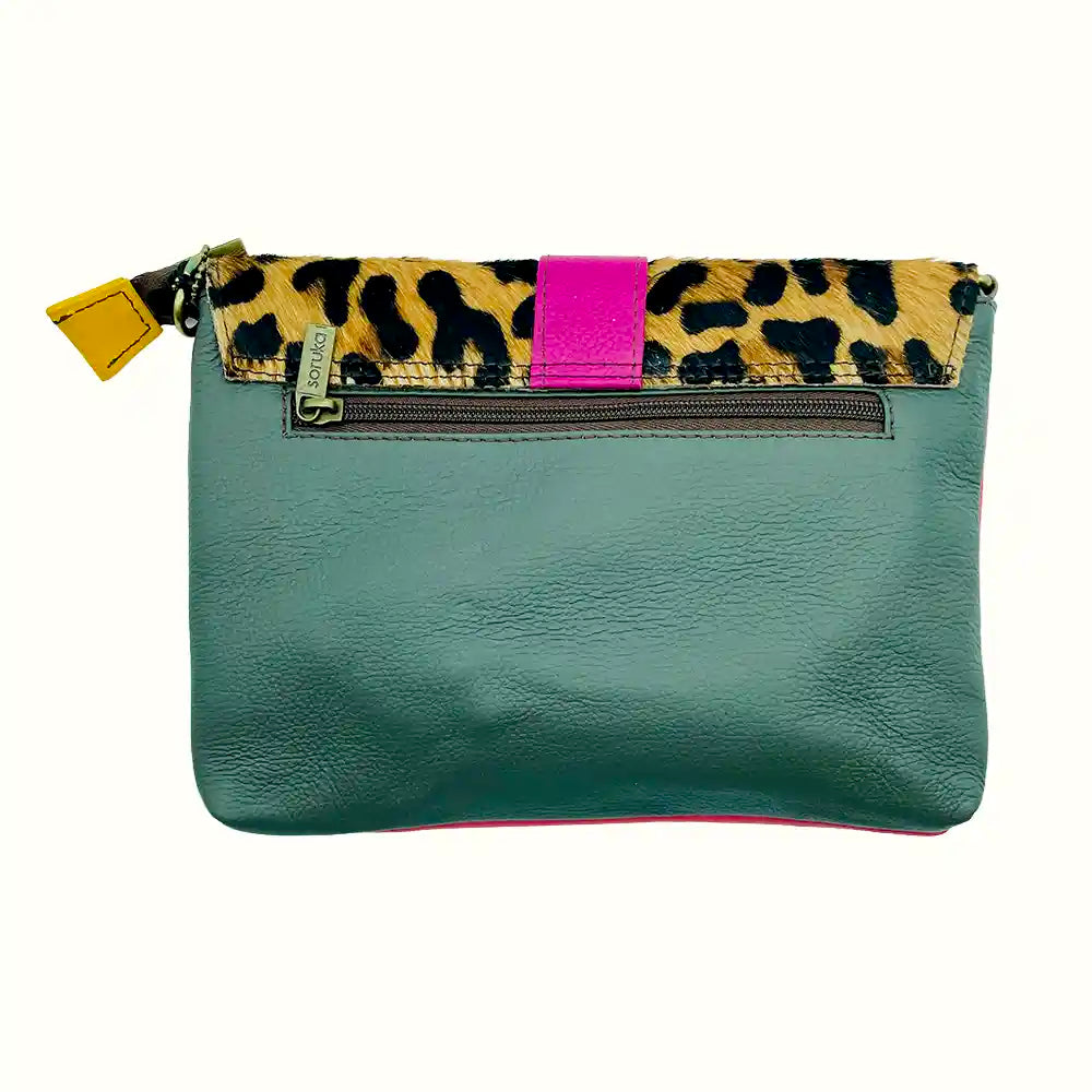 Pochette rosso fragola in pelle riciclata